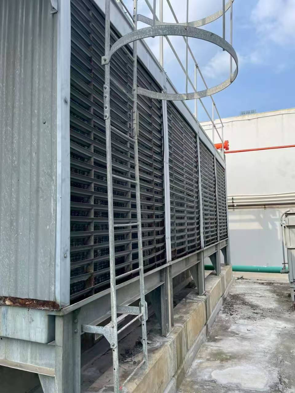 Counterflow vs Crossflow Cooling Tower Fill: Understanding the Difference Before Replacement